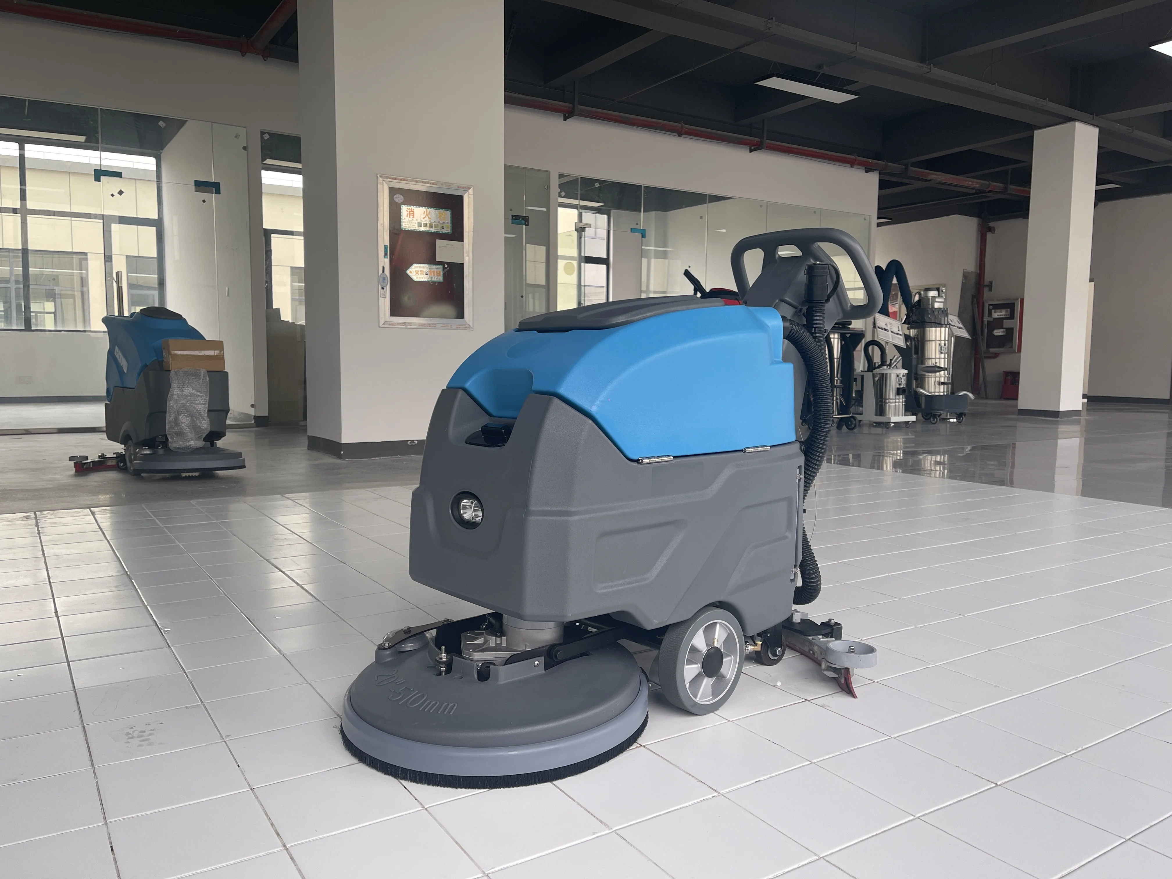 Neue bodenreinigungsmaschine